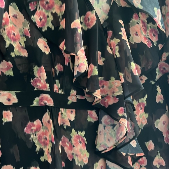 Floral Ruffle Top - Picture 6 of 10